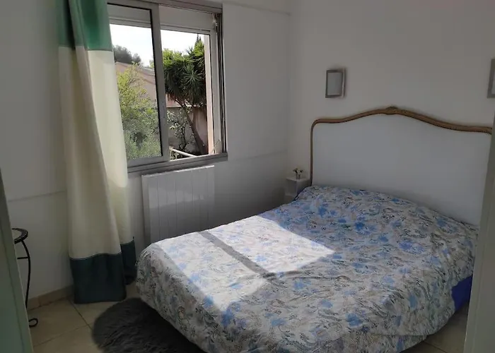 Joli Appartement Avec Cour Prive A 5 Minutes A Pied De La Plage