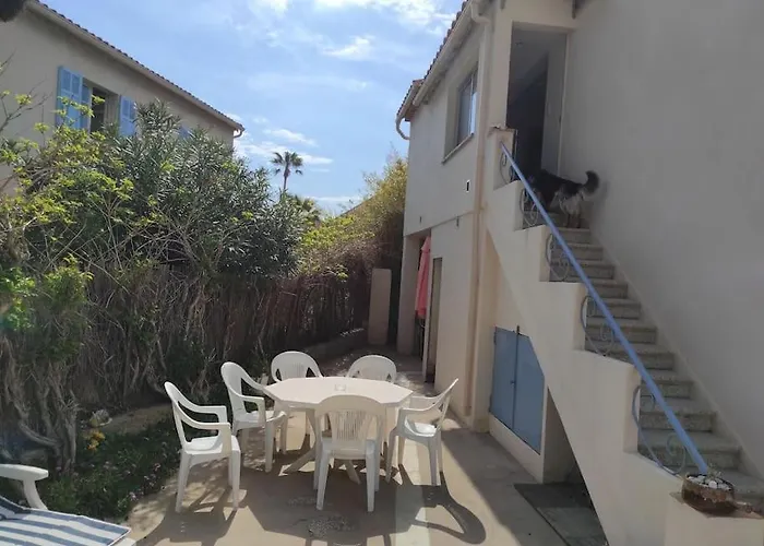 Joli Appartement Avec Cour Prive A 5 Minutes A Pied De La Plage