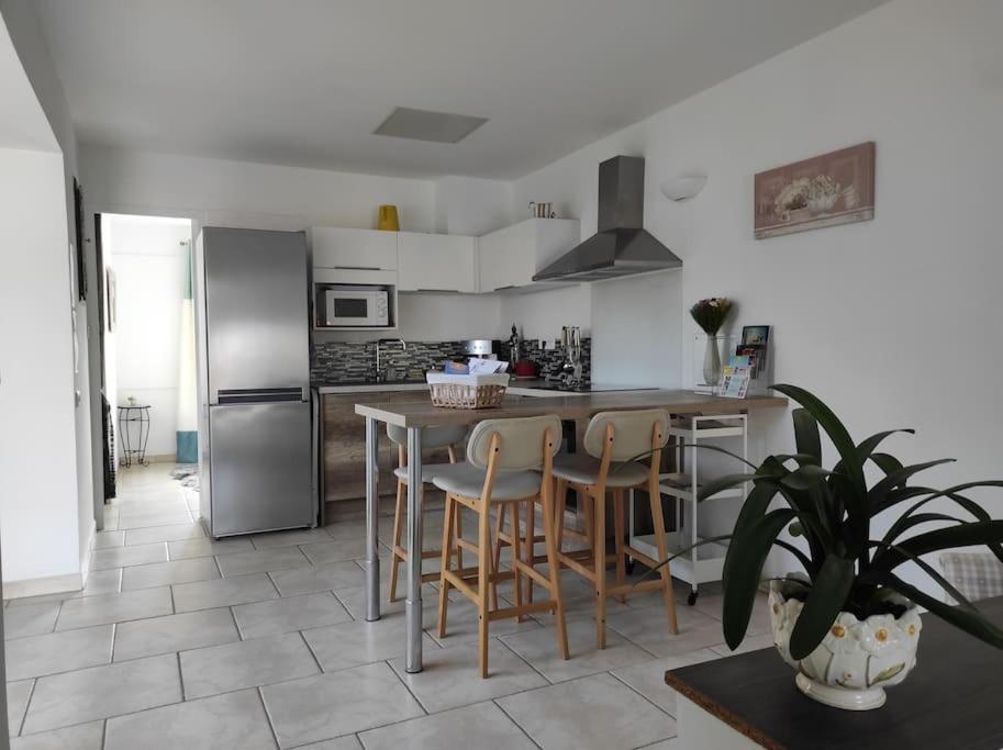 Joli Avec Cour Prive A 5 Minutes A Pied De La * Sanary-sur-Mer