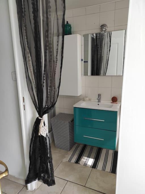 Joli Avec Cour Prive A 5 Minutes A Pied De La Sanary-sur-Mer